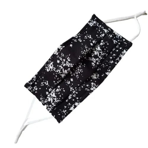 Wasbaar mondkapje zwart met witte bloemetjes